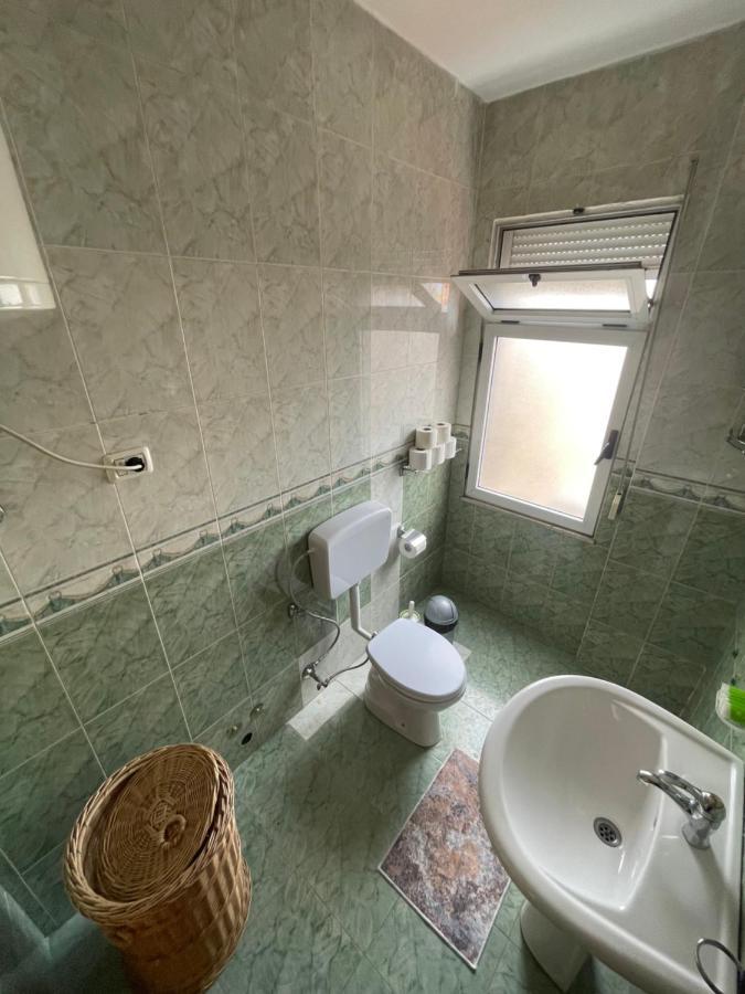 Pedestrian Street Center Apartment Shkoder Luaran gambar