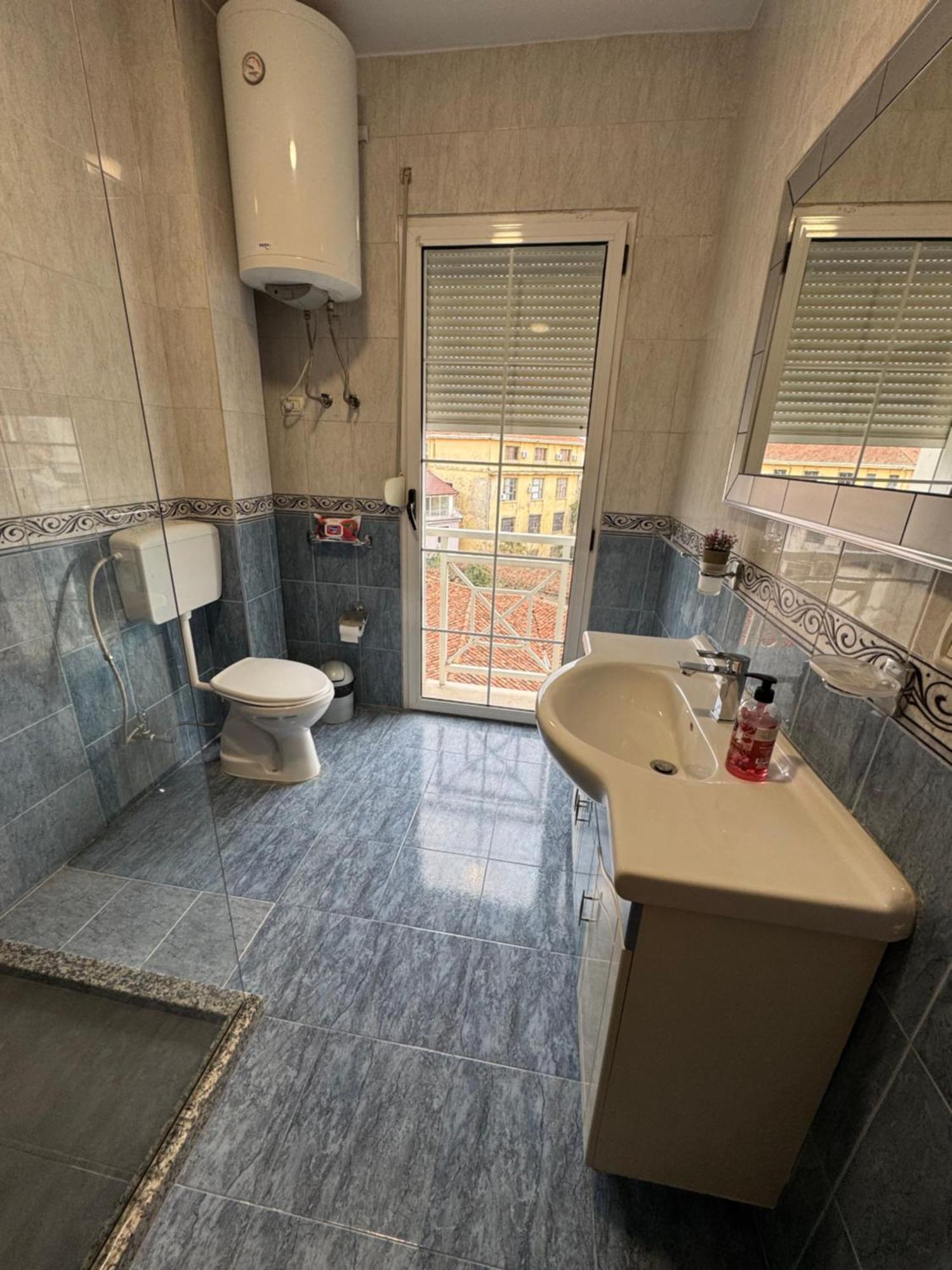 Pedestrian Street Center Apartment Shkoder Luaran gambar